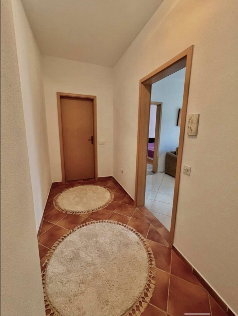 Banesë Me Qira Në Aktash