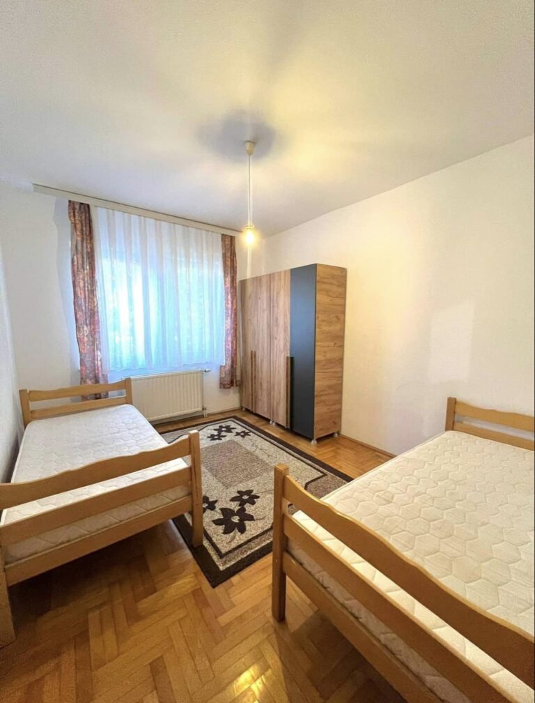 Banesë Me Qira Në Aktash