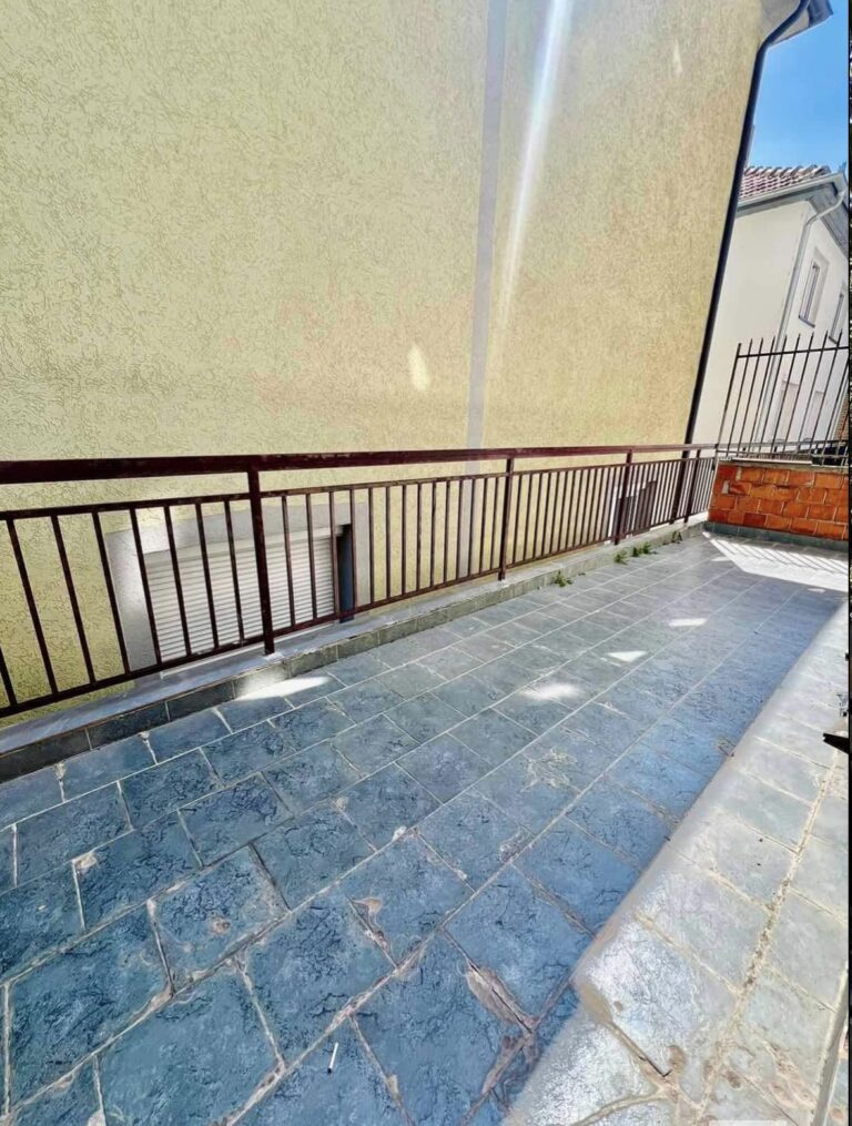 Banesë Me Qira Në Aktash